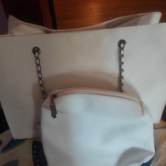 Purses - Picture 5 of 6